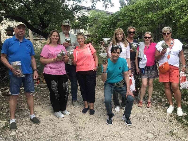 Alman turistler yıllardır aradıkları şifayı Antalya’nın doğasında buldular