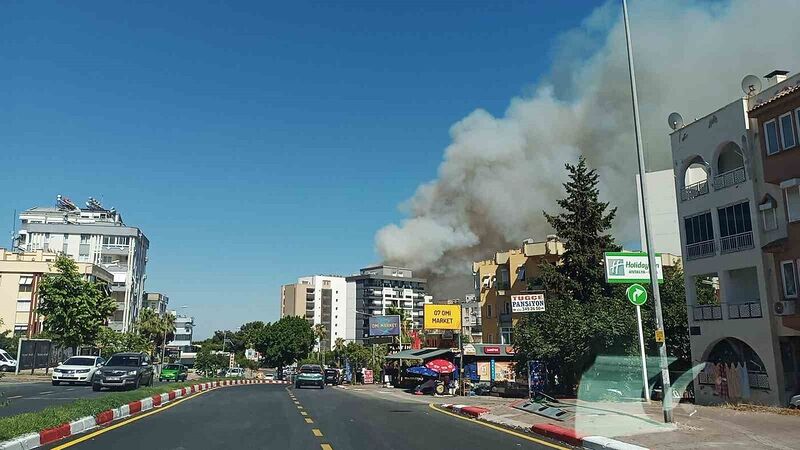 ANTALYA'NIN LARA BÖLGESİNDE SAAT