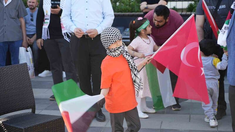 ARNAVUTKÖY’DE DÜZENLENEN FİLİSTİN’E DESTEK