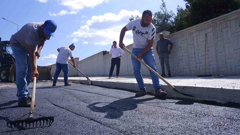 Asfalt işçileri 120 dereceyi aşan sıcaklıkta çalışıyor: Ateşe ayakla basıyorlar