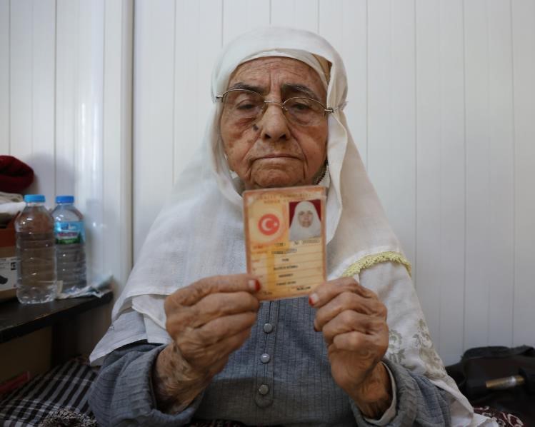 Asırlık Hatice Kübra teyzenin şaşırtan hayat hikayesi