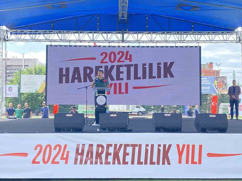 Bahçelievler’de Yaz Spor Okulları, Bakan Bak’ın katılımıyla düzenlenen törenle açıldı