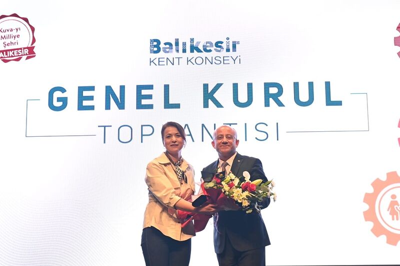 BALIKESİR KENT KONSEYİ BAŞKANI SEVİNÇ BAYKAN ÖZDEN OLDU ESKİ BAŞKAN