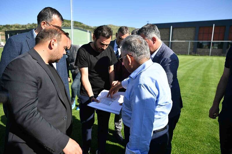 Başkan Büyükkılıç, Erciyes Yüksek İrtifa Kamp Merkezi’nde incelemelerde bulundu