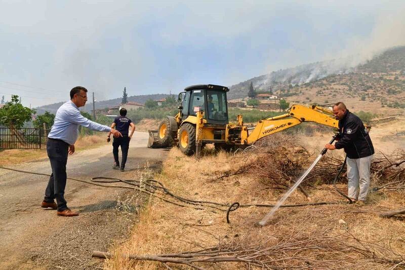 Başkan Öküzcüoğlu Alaşehir’deki yangın bölgesinde