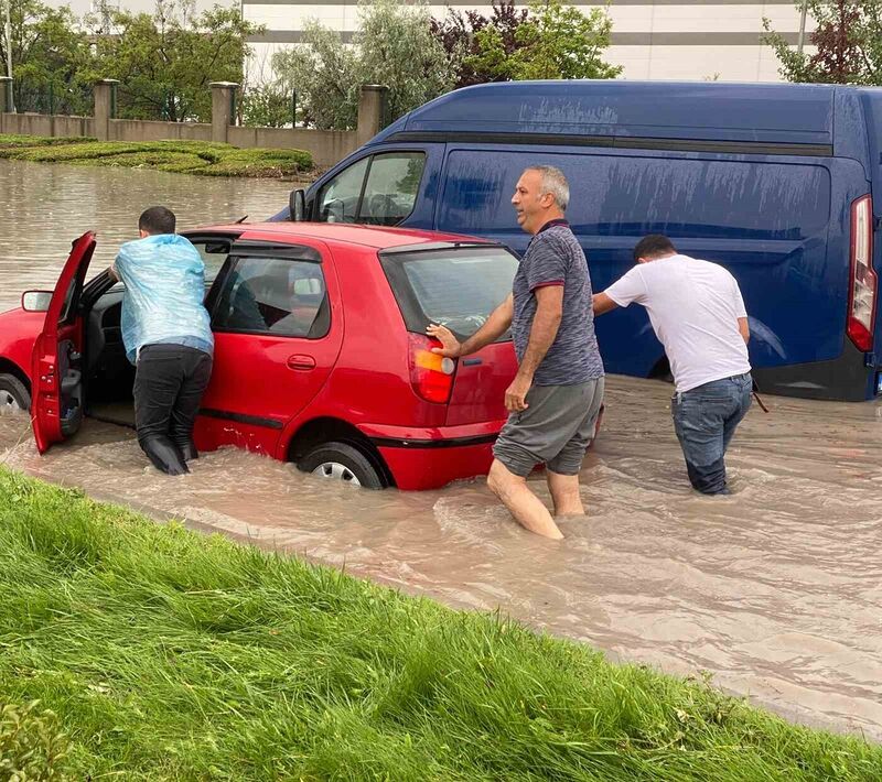 ANKARA'DA SAĞANAK NEDENİYLE BAZI