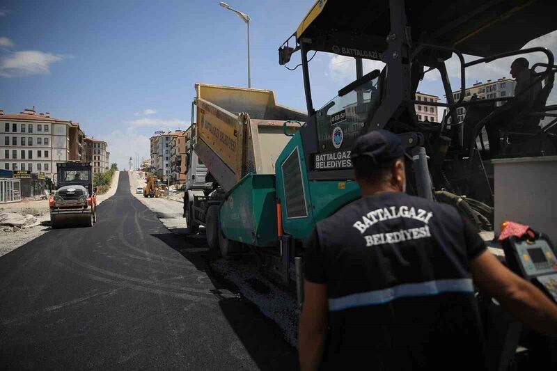 Battalgazi Belediyesi yol çalışmalarına aralıksız devam ediyor