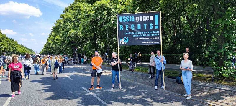 Berlin’de “Aşırı sağı durdur, demokrasiye sahip çık” mitingi