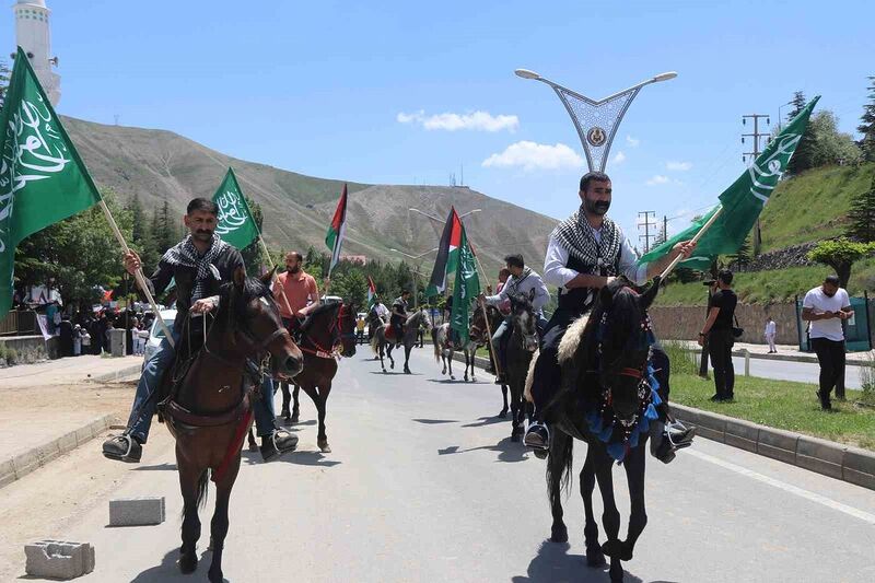 Bitlis’te vatandaşlar Filistin için yürüdü