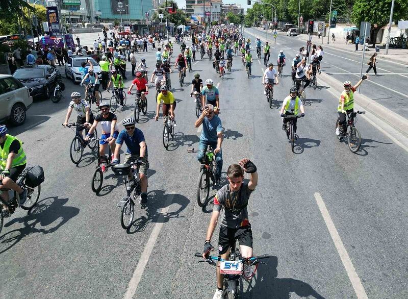 Çevre dostu yaşam için Şişli’den Üsküdar’a pedal çevirdiler