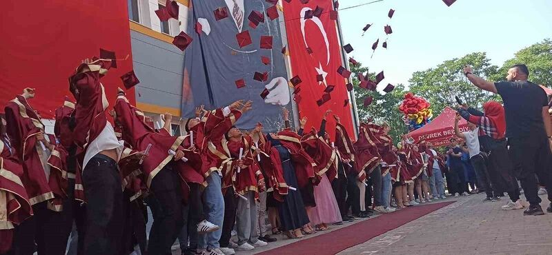 Devrek’te eğitim öğretim sezonu mezuniyetlerle son buldu