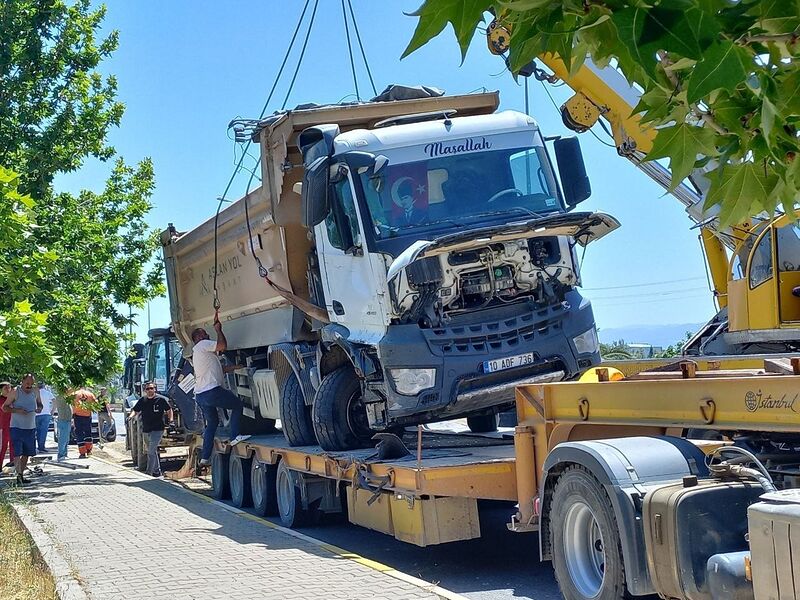 BALIKESİR'İN EDREMİT İLÇESİNDE SÜRÜCÜSÜ