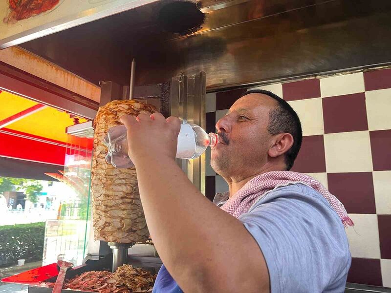 “Dışarı çıkmayın” denilen günde ateş kaşsında ekmeklerinin kazanıyorlar