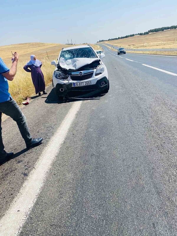 DİYARBAKIR’DA YOL KENARINDA OTURAN