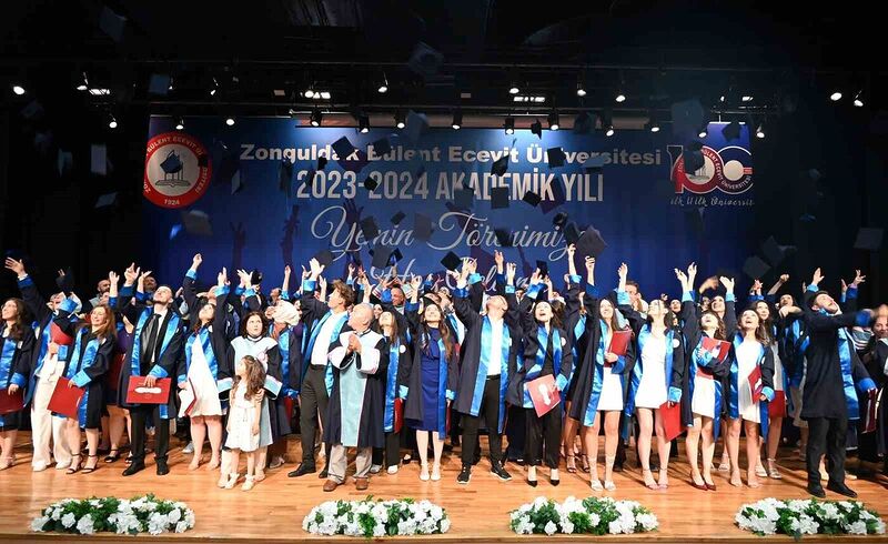 Eczacılık Fakültesi mezunları için yemin töreni düzenlendi