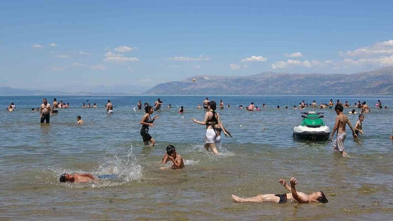 ISPARTA'DA VATANDAŞLAR, KURBAN BAYRAMI