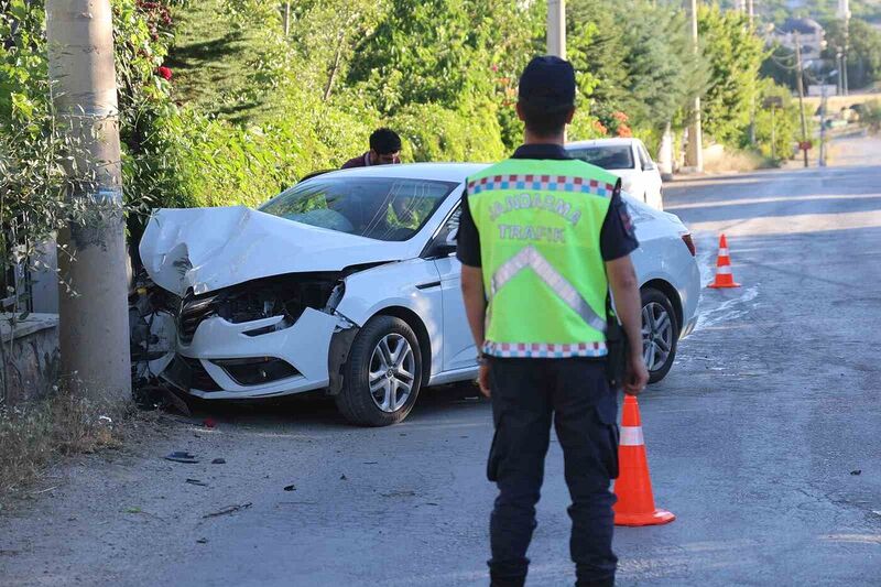 ELAZIĞ’DA KONTROLDEN ÇIKAN OTOMOBİL