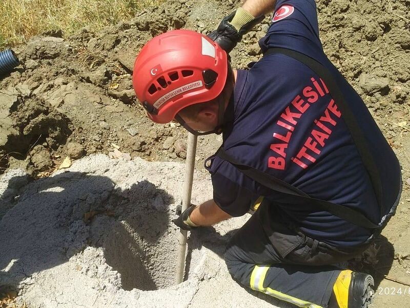 ERDEK’TE ÇUKURA DÜŞEN YAVRU