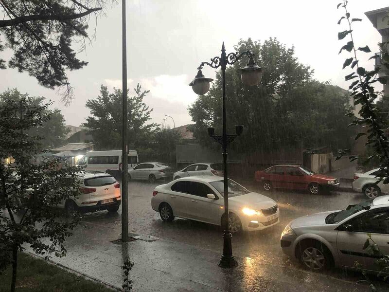 METEOROLOJİNİN KUVVETLİ YAĞIŞ UYARISINDA