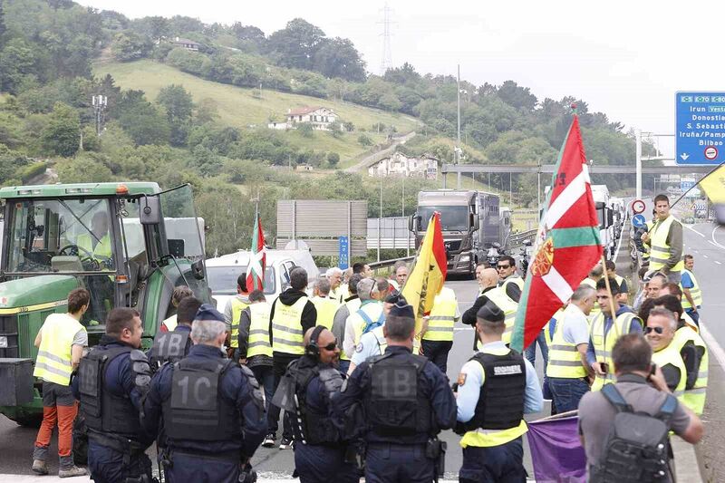 FRANSIZ VE İSPANYOL ÇİFTÇİLER