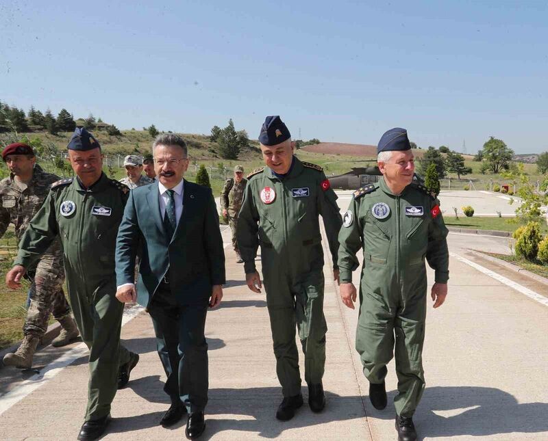 ESKİŞEHİR'E GELEN GENELKURMAY BAŞKANI ORGENERAL METİN GÜRAK VE HAVA KUVVETLERİ