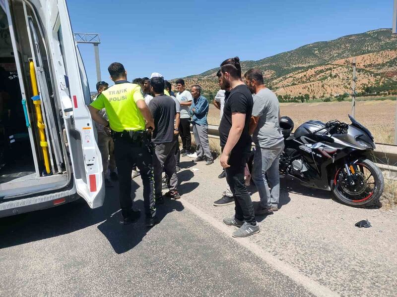 Gölbaşı’nda otomobil ile motosiklet çarpıştı: 2 yaralı