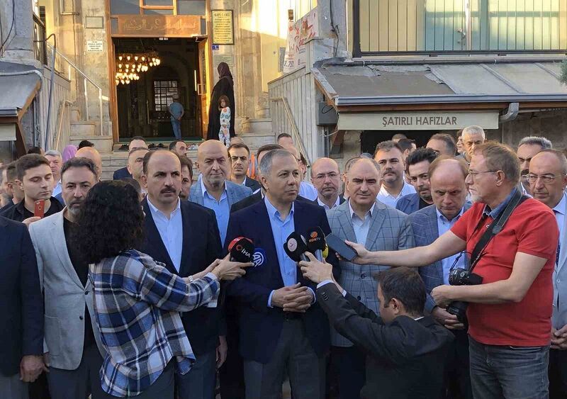 İçişleri Bakanı Yerlikaya bayram namazını Konya’da kıldı