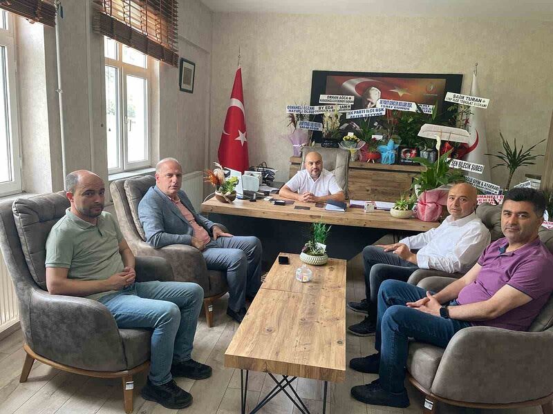 İlçenin sevilen doktoru Kızılöz’e hayırlı olsun ziyaretleri devam ediyor