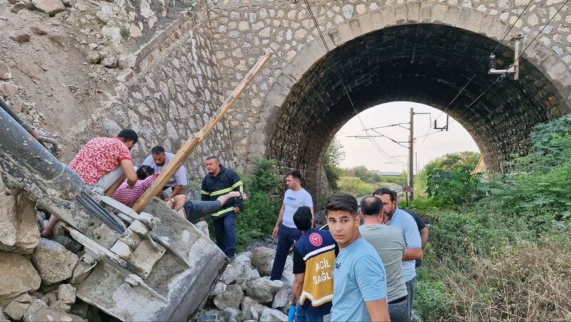 HATAY’DA TREN YOLU ÜZERİNDEKİ