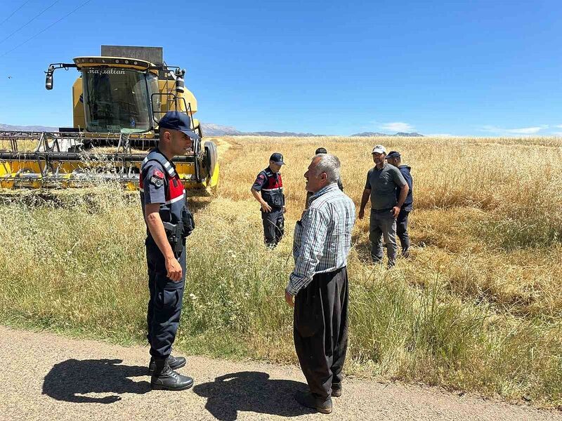 Jandarma ekipleri çiftçileri yangınlara karşı bilgilendirdi