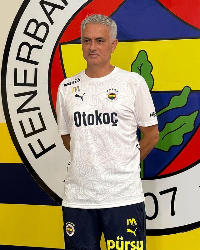 FENERBAHÇE'NİN YENİ TEKNİK DİREKTÖRÜ