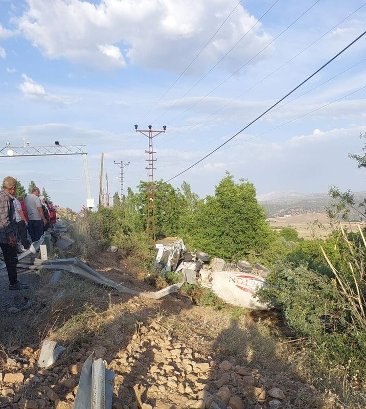 Kahramanmaraş’ta beton mikseri şarampole yuvarlandı: 1 yaralı