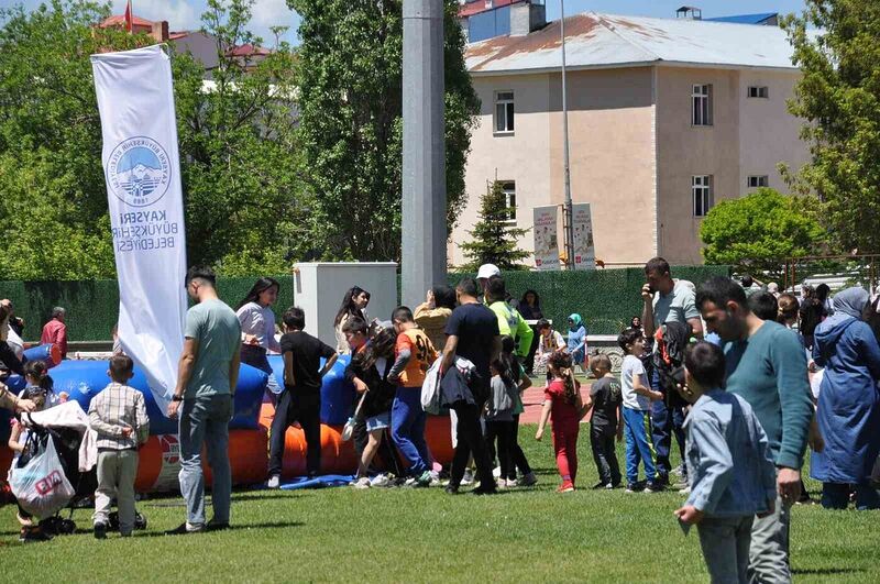 KARS’TA ÇOCUK ŞENLİĞİ YOĞUN