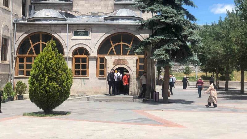 KARS'TA BULUNAN EVLİYA CAMİ