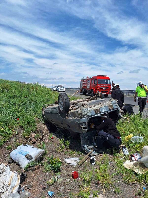 Kars’ta trafik kazası 1’i ağır 2 yaralı