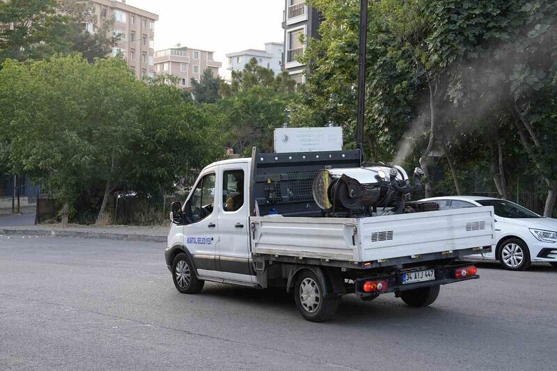 Kartal Belediyesi, ilçede uçkun ve larva ile mücadele kapsamında ilaçlama çalışmalarına başladı