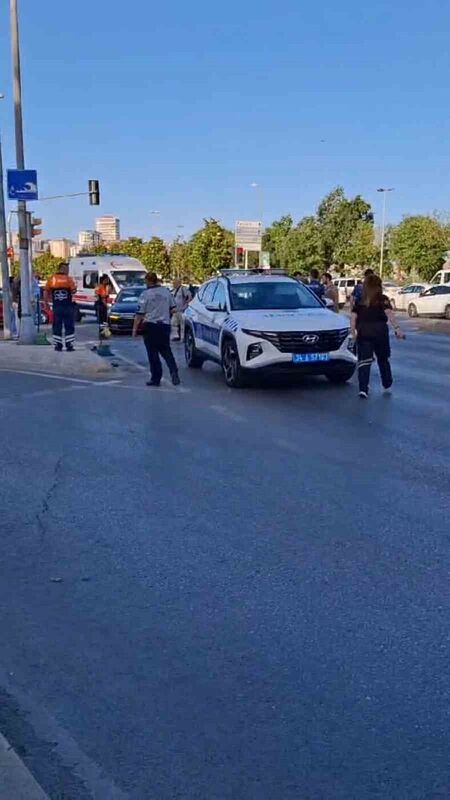 KARTAL'DA 2 ARAÇ KAZA