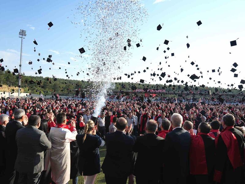 Kastamonu Üniversitesi’nde 4 bin 500 öğrenci mezuniyet sevinci yaşadı