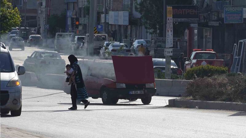 ARAÇTA BULUNAN KADIN, KUCAĞINDAKİ