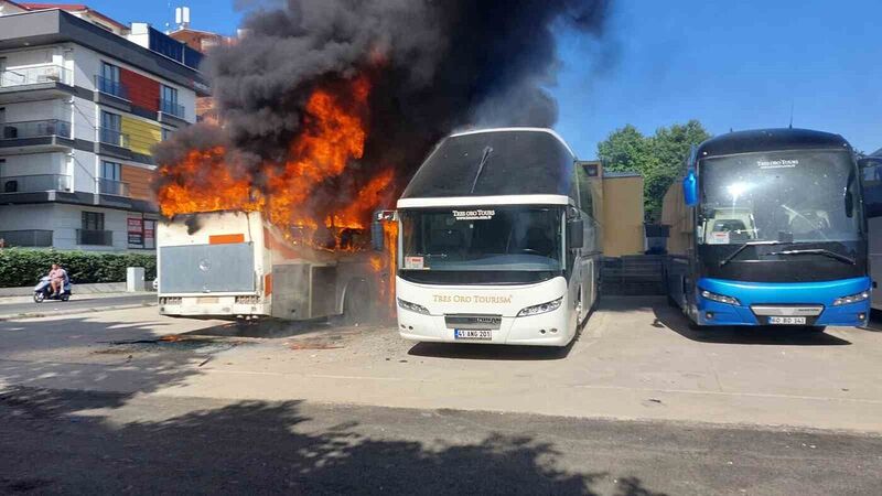 KOCAELİ'NİN GEBZE İLÇESİNDE OTOPARKTA