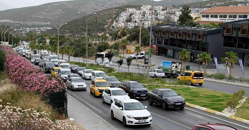 KUŞADASI’NA TATİLCİ AKINI BAŞLADI