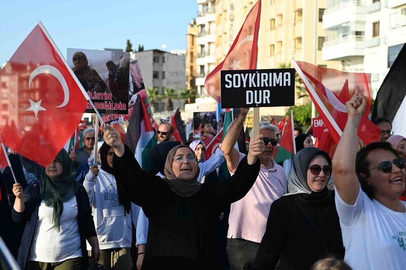 Kuşadası’nda ’Gazze’ye’ destek yürüyüşü