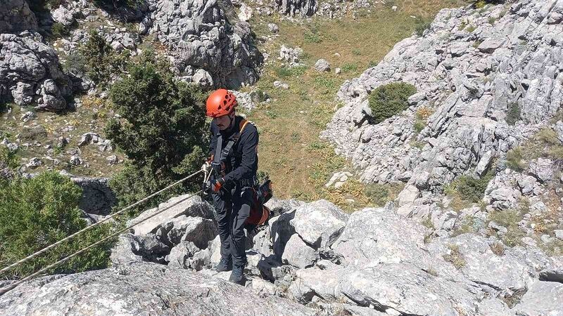 KAHRAMANMARAŞ’IN GÖKSUN İLÇESİNDE KAYALIKLARDA