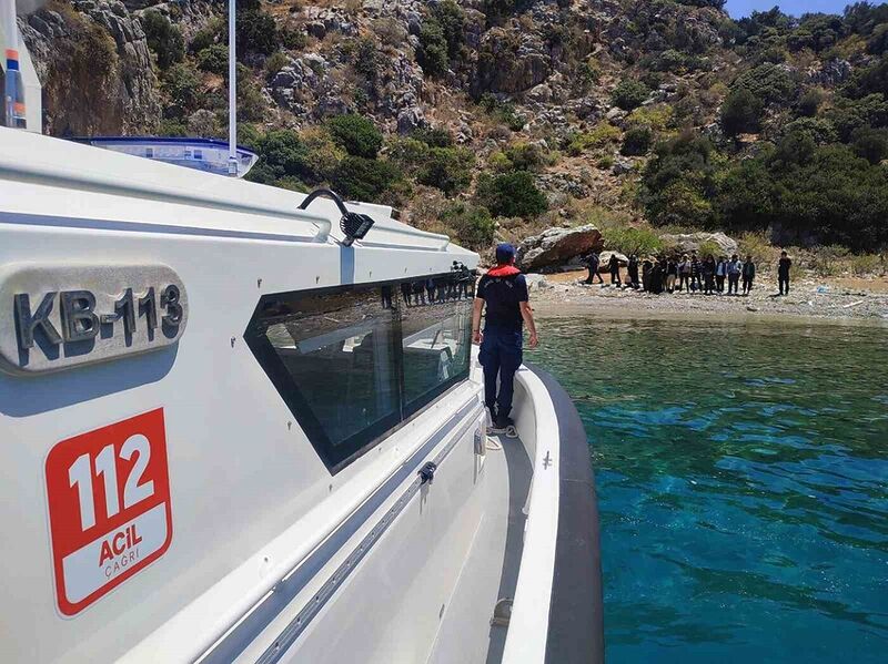 Marmaris Bozburun’da 12 düzensiz göçmen yakalandı