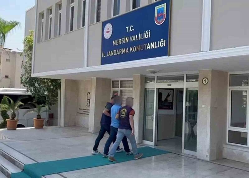 Mersin’de JASAT timleri aranan 2 kişiyi yakaladı