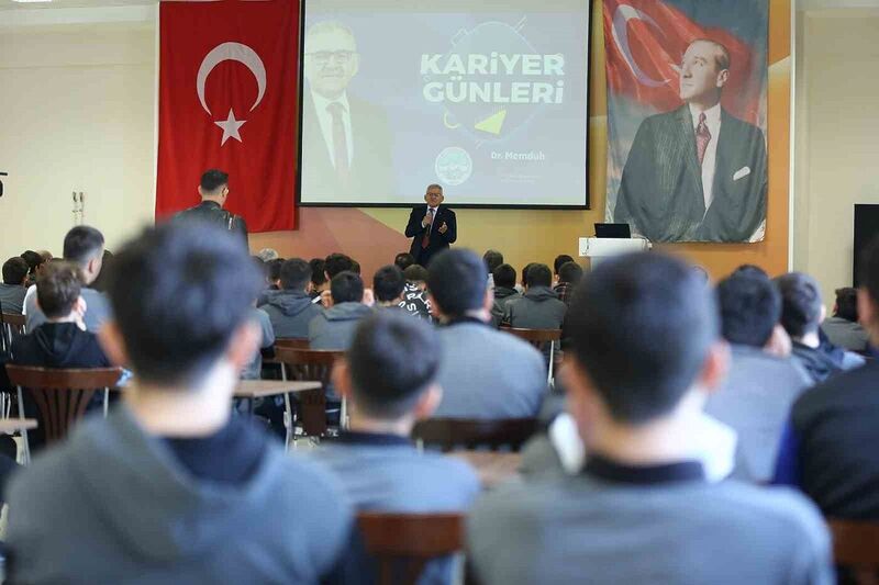 Öğrenci dostu başkan, eğitim öğretim sürecinde binlerce öğrenciye dokundu