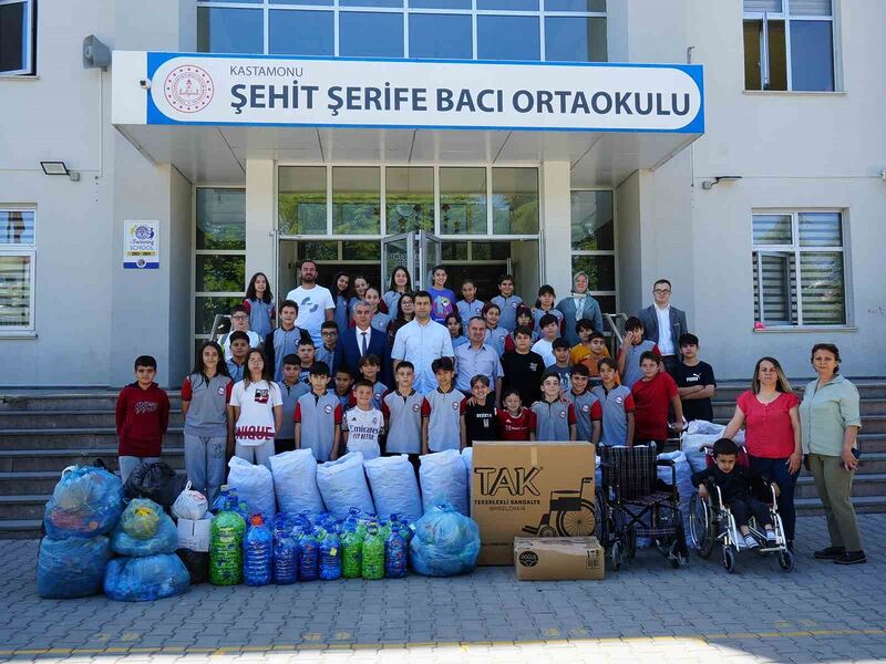 Öğrenciler, velileriyle engellilere umut oluyor