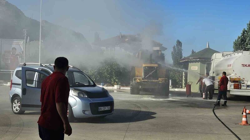 Petrol istasyonundaki kepçe yandı: Faciadan dönüldü