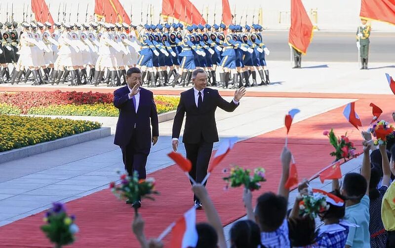 POLONYA CUMHURBAŞKANI DUDA İLE ÇİN DEVLET BAŞKANI Xİ BİR ARAYA