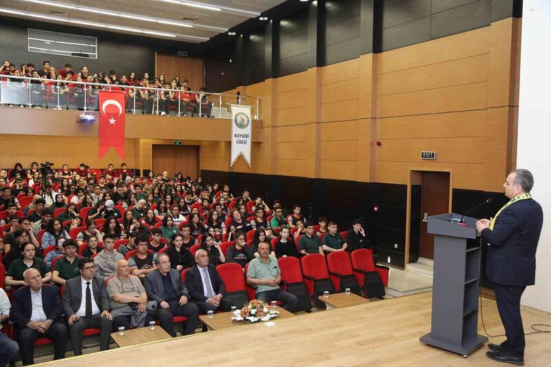 Rektör Prof. Dr. Altun, Kayseri Lisesi’nde öğrenciler ile bir araya geldi